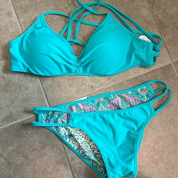 Bikini - Picture 2 of 2